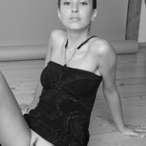 B&W erotic nude photo of Czech fashion model Yashin in Prague, © 2006 by Craig Morey