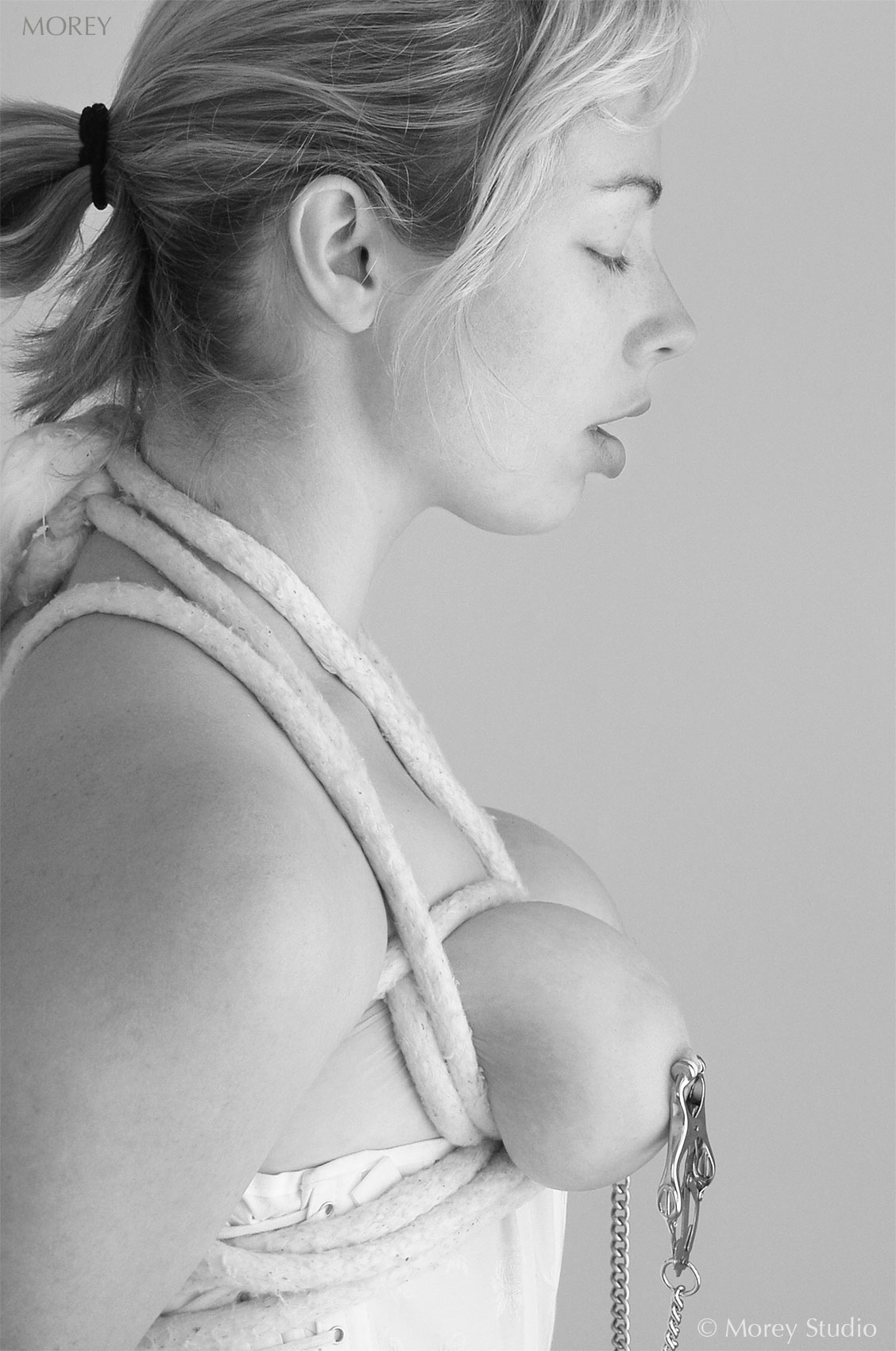 Seven2311BW-1700 B&W erotic bondage photo, Seven Adriana, © Craig Morey 2003