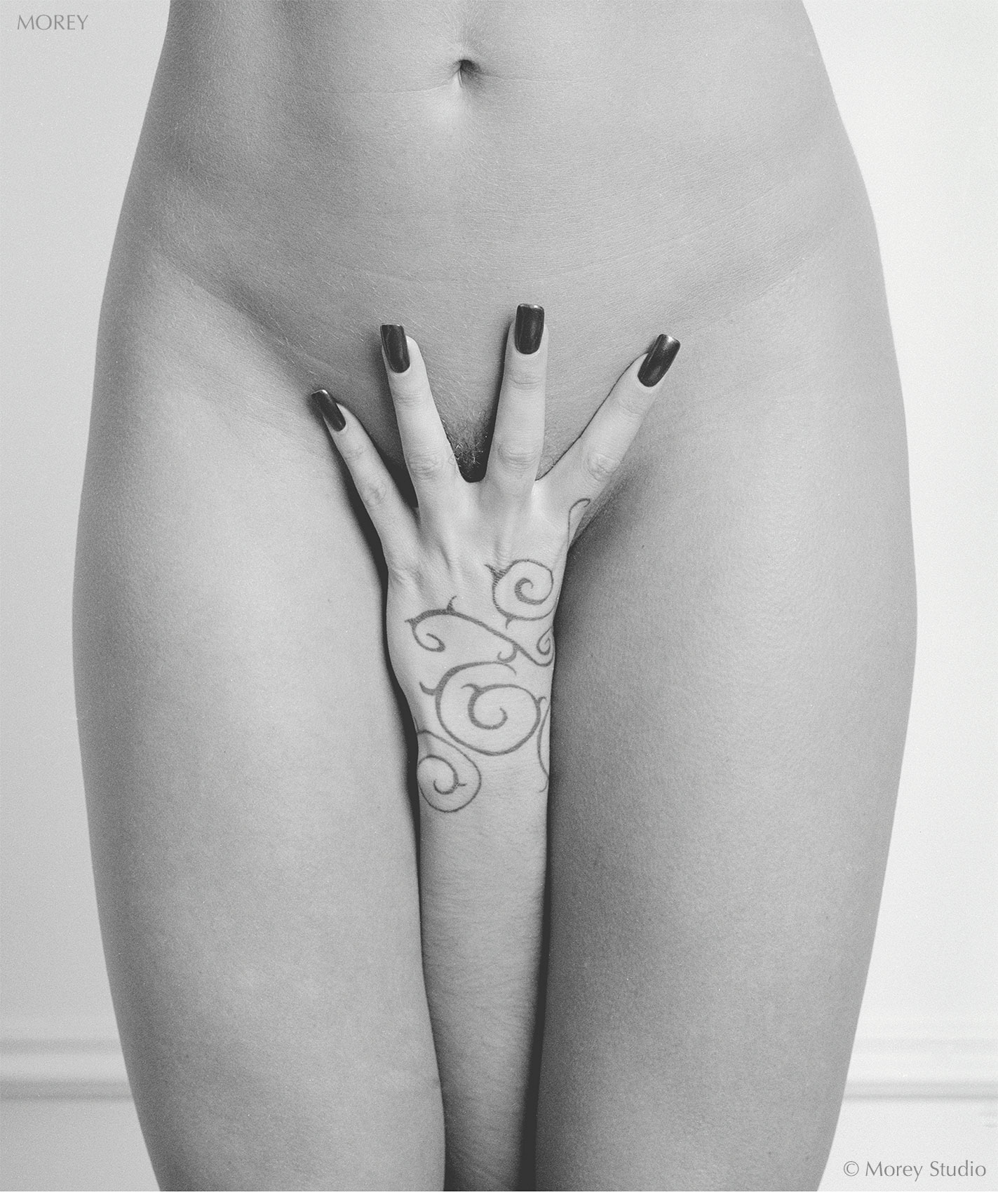 C&A37044-03-1700px Abstract nude of models Cleo and Athena, b&w photo by Craig Morey ˝© 1997