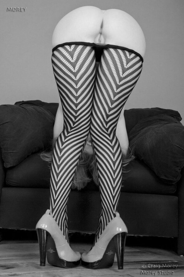 Fine-Art-Nude-model-photo-signed-print-by-Craig-Morey-Amber-7734BW-151461793620