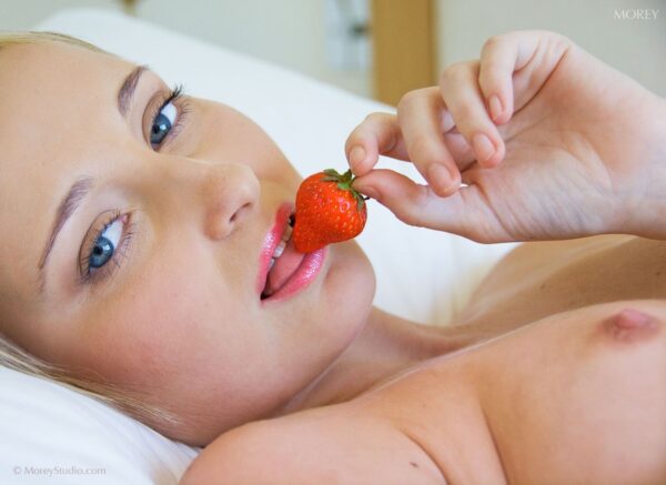 Diamond-3820-Fine-Art-Nude-Portrait-85x11-hand-signed-photo-by-Craig-Morey-162197323551 Nude color portrait of model Diamond, with strawberry, by Craig Morey ©2007