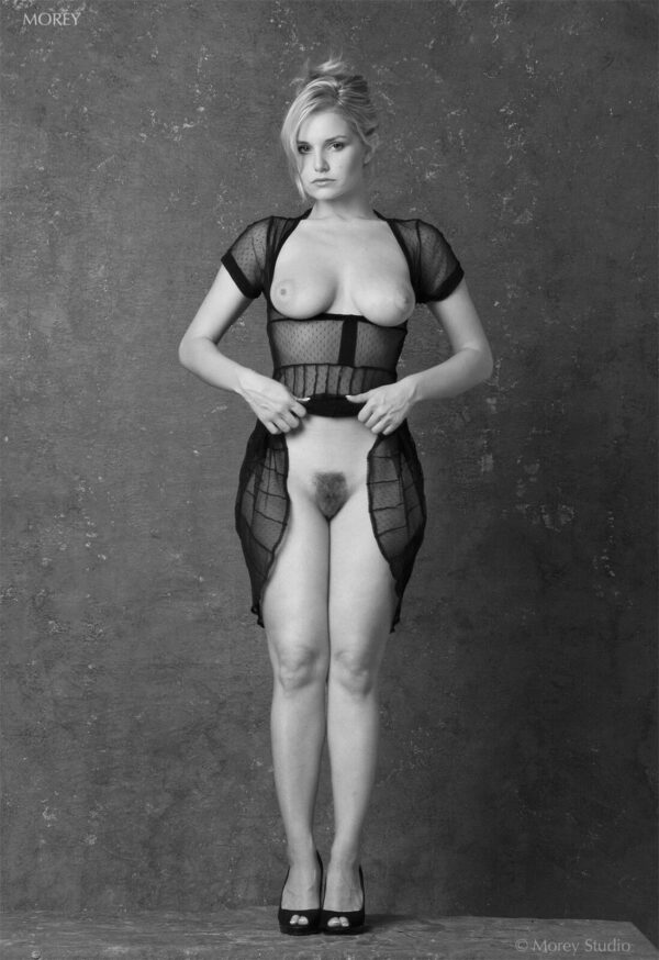 BW-Erotic-Art-Nude-Model-signed-85x11-photo-by-Craig-Morey-Liz-Ashley-3007BW-153134660346 US model Liz Ashley, semi-nude b&w photo by Craig Morey ©2008